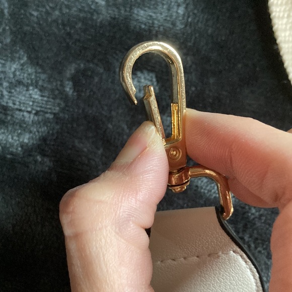 Adjustable Length Purse Strap w Gold Hardware - Picture 4 of 5